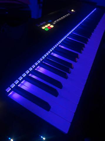 Piano komplete kontrol s88 beschikbaar voor biedingen