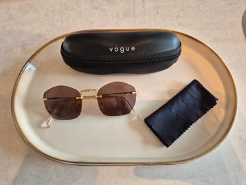 VOGUE unisex zonnebril  beschikbaar voor biedingen