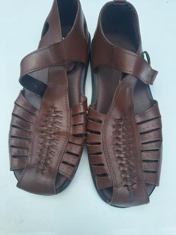 
Bruine lederen herensandalen Comfortabel en luchtig  beschikbaar voor biedingen
