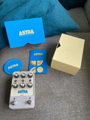 Universal Audio Astra modulation machine strymon boss fender disponible aux enchères