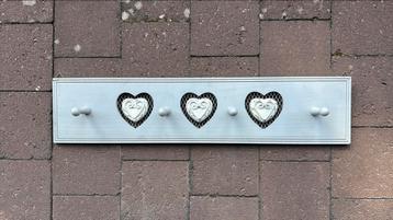 Kapstokje grijs met witte geëmailleerde hartjes beschikbaar voor biedingen