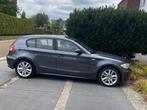 Verzorgde BMW 118D in goede staat, Auto's, Euro 5, Zwart, 4 cilinders, Leder
