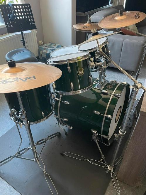 Compleet  groen  drumstel van het merk Drum  Collective, Muziek en Instrumenten, Drumstellen en Slagwerk, Zo goed als nieuw, Ophalen