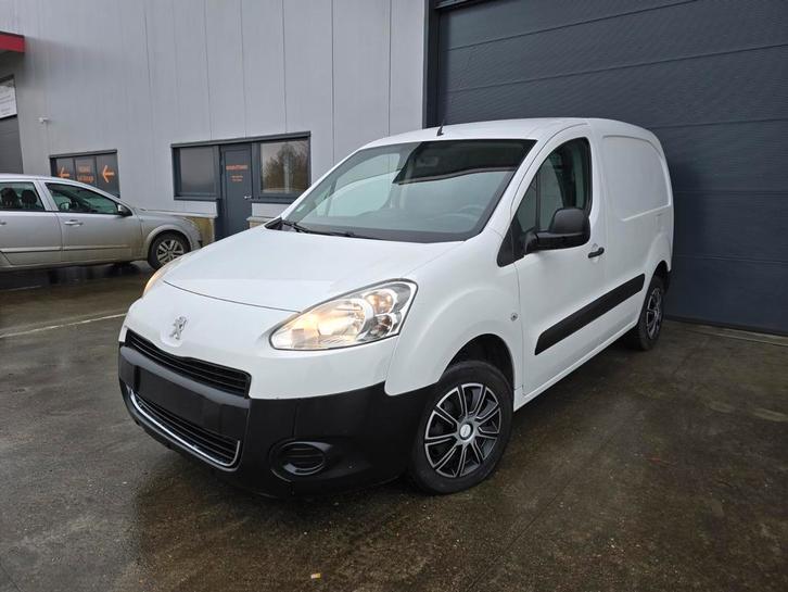 Peugeot partner euro5 145.000km/garantie en keuring, Auto's, Bestelwagens en Lichte vracht, Bedrijf, USB, Peugeot, Diesel, Euro 5