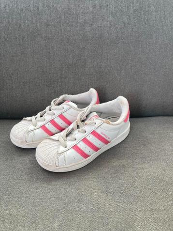 Sneakers Adidas Superstar maat 26 heel goede staat beschikbaar voor biedingen