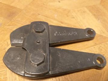 Machoire coupe boulon beschikbaar voor biedingen