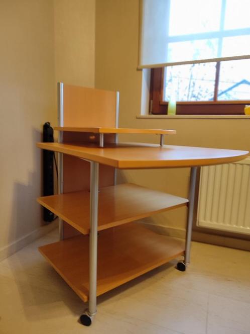 Houten computerkast/bureau + wielen, Huis en Inrichting, Bureaus, Zo goed als nieuw, Bureau, Met wielen, Ophalen