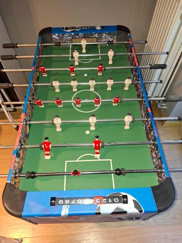 Voetbaltafel 153x105x40 opklapbare stand, speelveld 102x60 beschikbaar voor biedingen