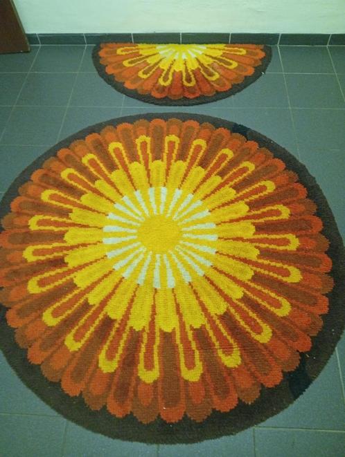 Rya vloerkleed met fel zonpatroon, geïnspireerd op het ruimt, Antiek en Kunst, Kunst | Designobjecten, Ophalen