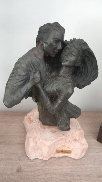 Brons gepatineerd beeld dansend koppel  beschikbaar voor biedingen