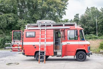 À LOUER - Mercedes Oldtimer de pompier et campingcar offgrid disponible aux enchères