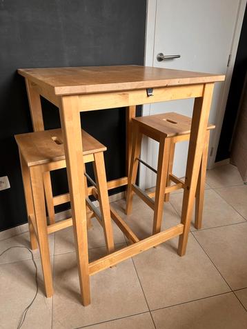 Bartafel + Barstoelen (IKEA) beschikbaar voor biedingen
