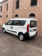 Fiat doblo 113000 km, motor rookt, Auto's, Fiat, Voorwielaandrijving, Euro 5, Doblo, Wit