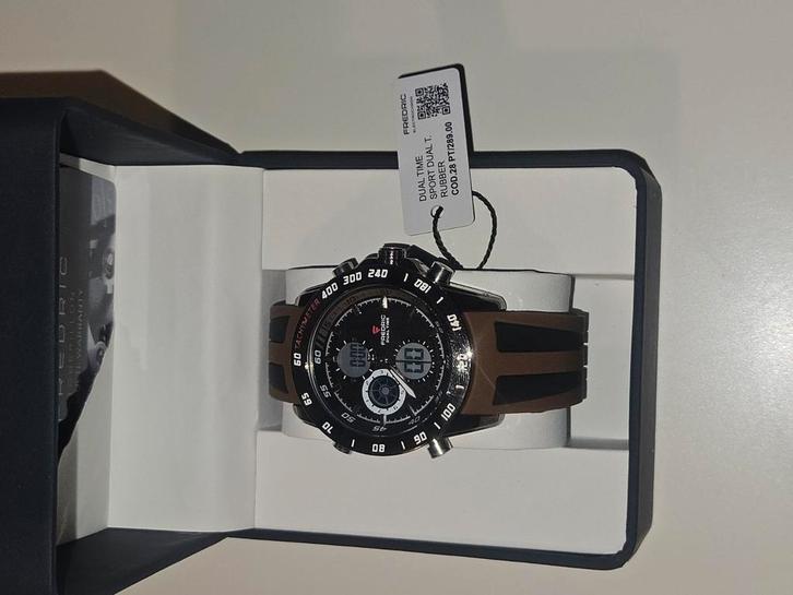Montre frederic élégante homme/femme
neuve avec film protect, Handtassen en Accessoires, Horloges | Heren, Nieuw, Staal, Staal