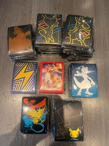 Pokemon etb sleeves beschikbaar voor biedingen