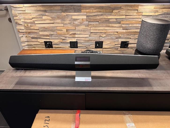 Bang & Olufsen Beosound 35 Multiroom speaker op stand B&O, Audio, Tv en Foto, Luidsprekerboxen, Gebruikt, Front, Rear of Stereo speakers