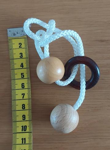 Houten touwpuzzel 2 ballen beschikbaar voor biedingen