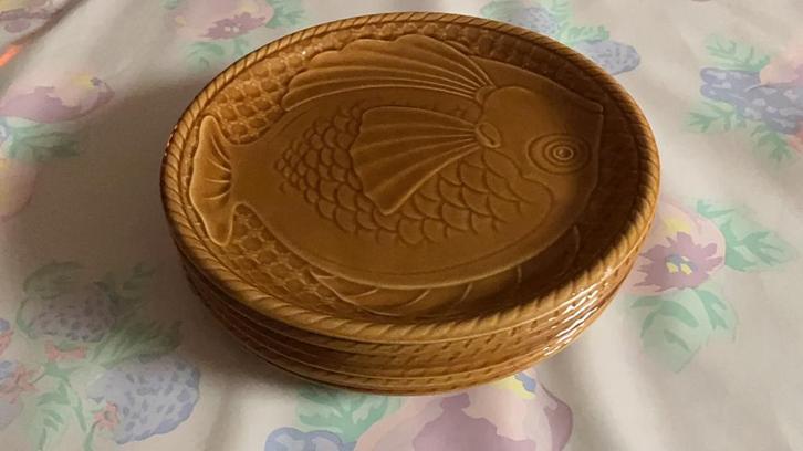 Keramische borden visreliëf, Huis en Inrichting, Keuken | Servies, Zo goed als nieuw, Bord(en), Overige stijlen, Keramiek, Ophalen of Verzenden
