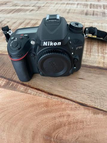 Lot d'appareils photo Nikon et objectif supplémentaire