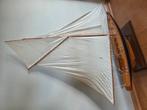 Houten boot miniatuur, Ophalen, Zo goed als nieuw
