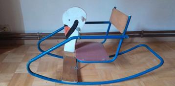 Ancien cygne à bascule beschikbaar voor biedingen