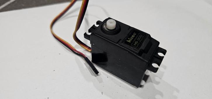 Hitec HS-300 micro servo – diff lock / schakelservo crawler, Hobby en Vrije tijd, Modelbouw | Radiografisch | Auto's, Gebruikt
