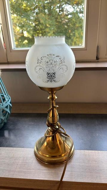 Lampe vintage en laiton et verre beschikbaar voor biedingen