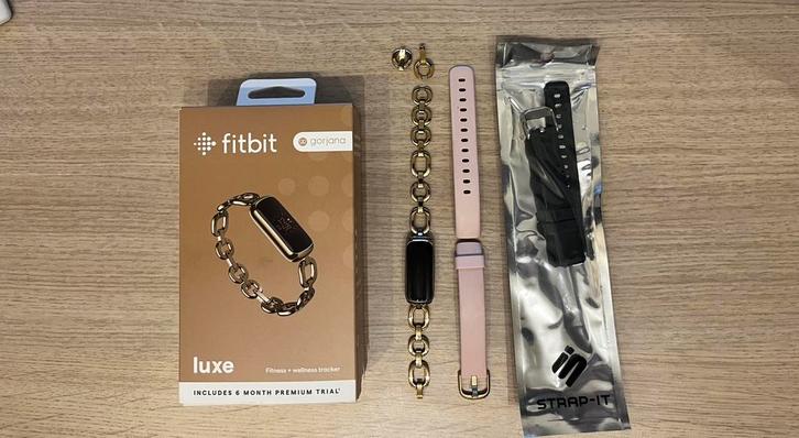Fitbit Luxe Gold Edition + bracelets supplémentaires, Bijoux, Sacs & Beauté, Trackers d'activité, Comme neuf, Enlèvement ou Envoi
