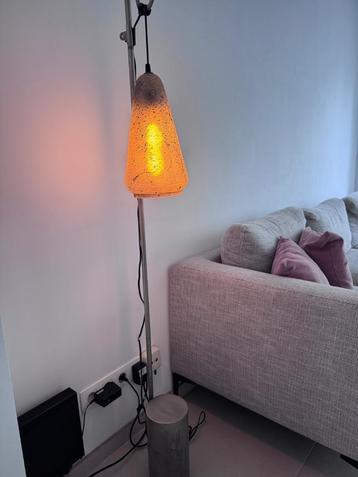 Vloerlamp beschikbaar voor biedingen