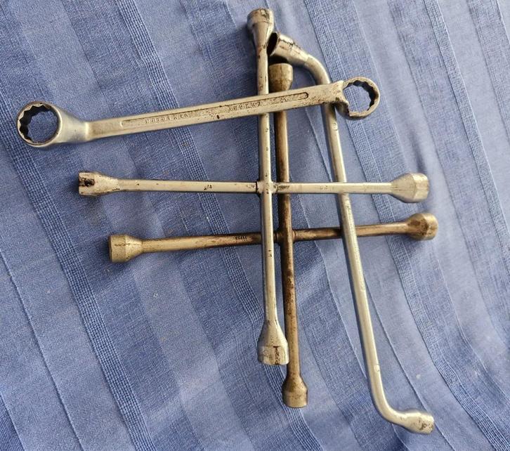 30x32 offset veelhoekige sleutel en voor autowielbouten, Doe-het-zelf en Bouw, Gereedschapskisten, Gebruikt, Ophalen