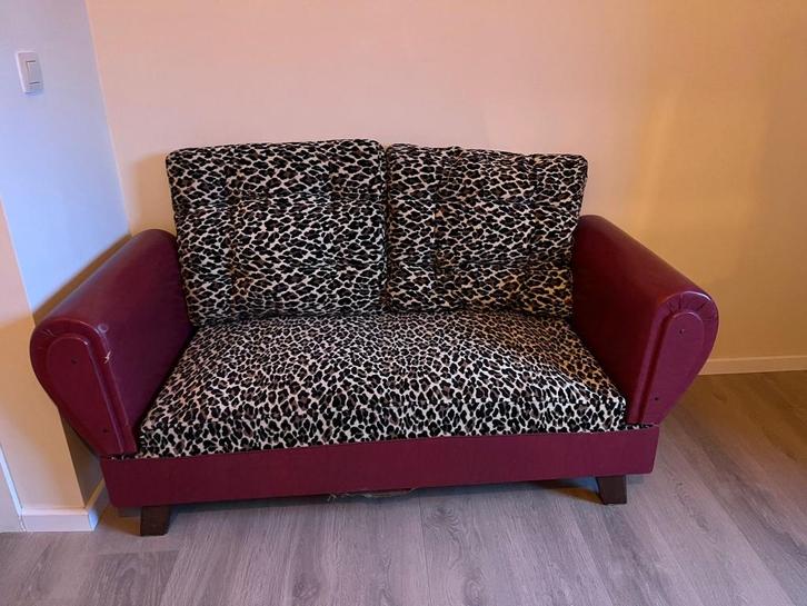 Vintage luipaard sofa, Huis en Inrichting, Zetels | Zetels, Gebruikt, Rechte bank, Tweepersoons, Minder dan 150 cm, Minder dan 75 cm