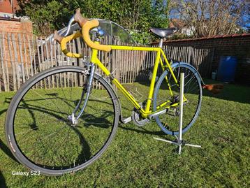 Vintage racefiets beschikbaar voor biedingen