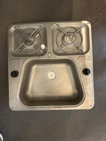 Combiné évier et deux foyer de cuisson gaz (jamais utilisé) beschikbaar voor biedingen