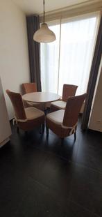 Keukentafel met stoelen, Ophalen