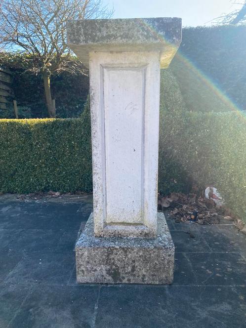 Twee wit klassieke pilaren uit massief steen, Tuin en Terras, Tuinbeelden, Gebruikt, Overige typen, Steen, Ophalen