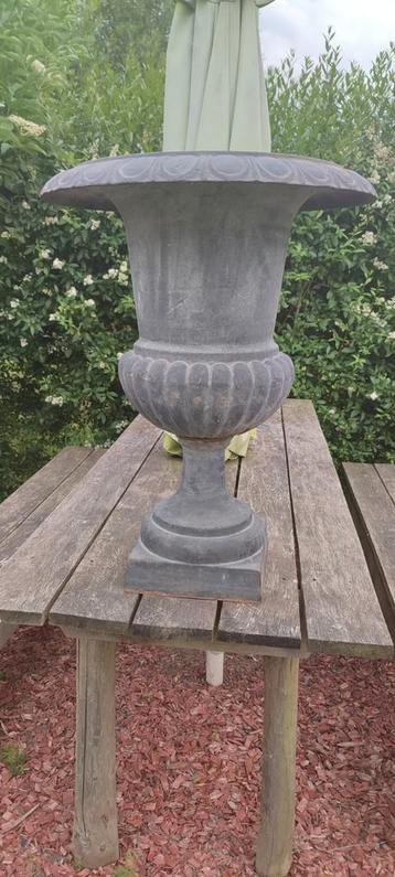 Zeer grote Kasteel vaas 75 cm hoog en 46 cm diameter  beschikbaar voor biedingen