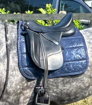 Dressuurzadel bates wide care 18 inch beschikbaar voor biedingen
