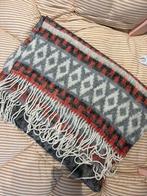 Sjaal/ poncho vrouwen, Kleding | Dames, Mutsen, Sjaals en Handschoenen, Ophalen of Verzenden, Zo goed als nieuw, Sjaal