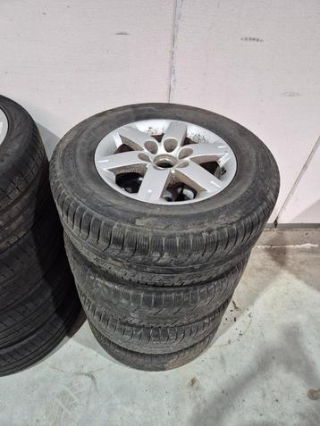 Set originele velgen Mitsubishi Pajero beschikbaar voor biedingen