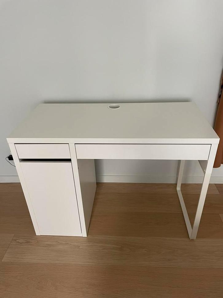 Bureau IKEA MICKE, Huis en Inrichting, Bureaus, Zo goed als nieuw, Bureau, Ophalen