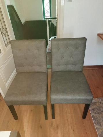 2 leren woonkamerstoelen te  koop zo goed als nieuw beschikbaar voor biedingen