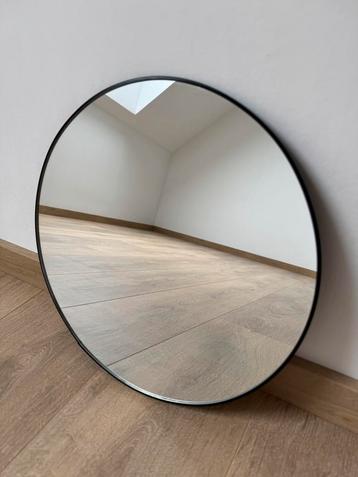 Mooie ronde spiegel (35cm) zwarte metalen rand beschikbaar voor biedingen