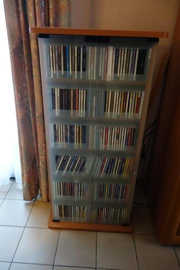 Cd-kastje voor 222 cd's of andere decoratieve items beschikbaar voor biedingen