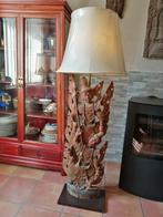 Lampe d'intérieur verticale en bois exotique sculpté F46, Antiquités & Art, Enlèvement