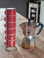 Bialetti Italiaans koffiezetapparaat + 6 stapelbare bekers =, Elektronische apparatuur, Koffiezetapparaten, Gebruikt, Espresso apparaat