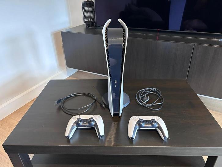 Playstation 5 Digital Edition + 2 controllers, Games en Spelcomputers, Games | Sony PlayStation 5, Zo goed als nieuw, Ophalen