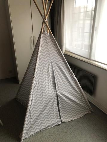 Tipi tent beschikbaar voor biedingen
