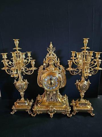 (34) Antieke Franse bronzen klok Regency-stijl + kandelaars beschikbaar voor biedingen