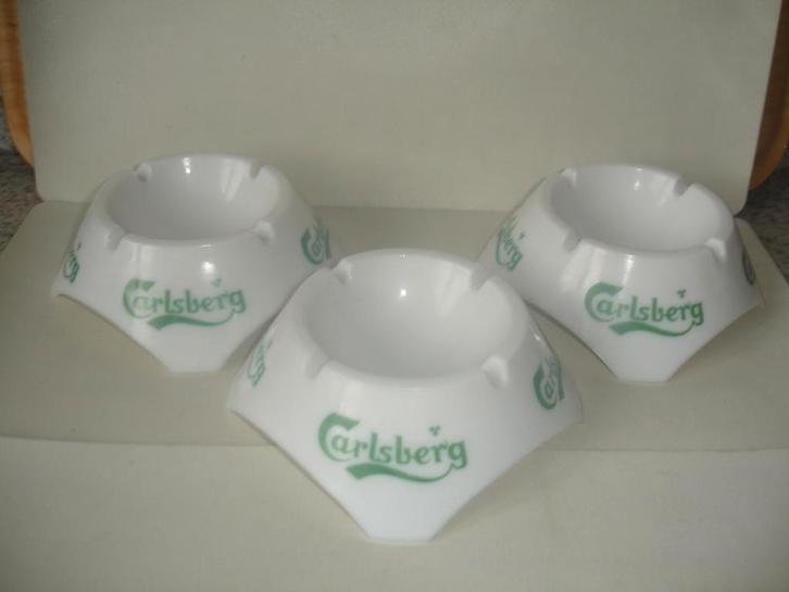 Oude asbak van Carlsberg, wit glas, Verzamelen, Biermerken, Zo goed als nieuw, Overige typen, Overige merken, Ophalen of Verzenden