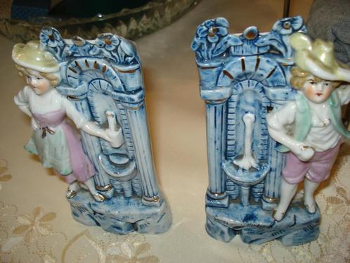 Koppel oude Delfts blauwe beeldjes meisje en jongen, Collections, Statues & Figurines, Utilisé, Humain, Enlèvement ou Envoi